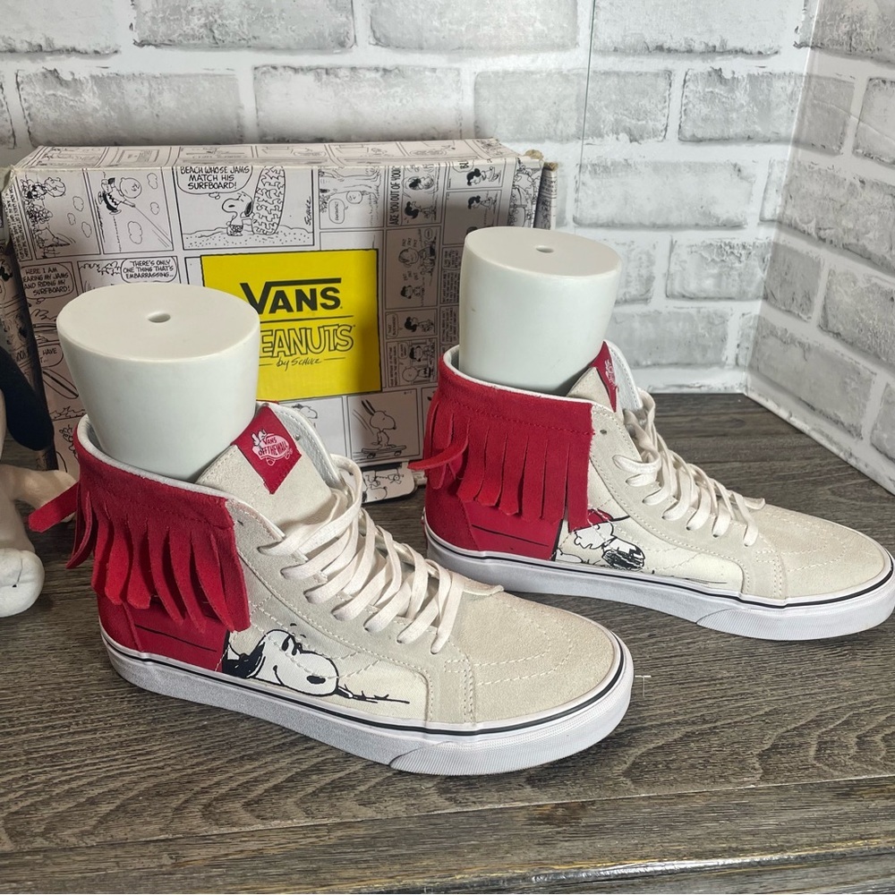 Vans Peanuts SK8-Hi Dog House Unisex (M-8.5) (W10). Preowned. Snoopy. Boxed. - Picture 3 of 12